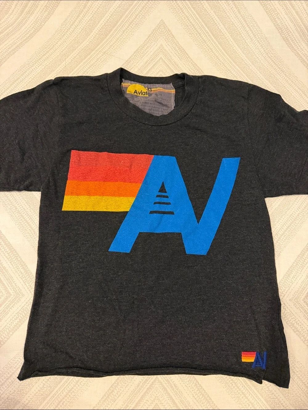 Aviator Nation Charcoal Gray AV Logo Tee Women’s XS Blue Rainbow Graphic T-Shirt